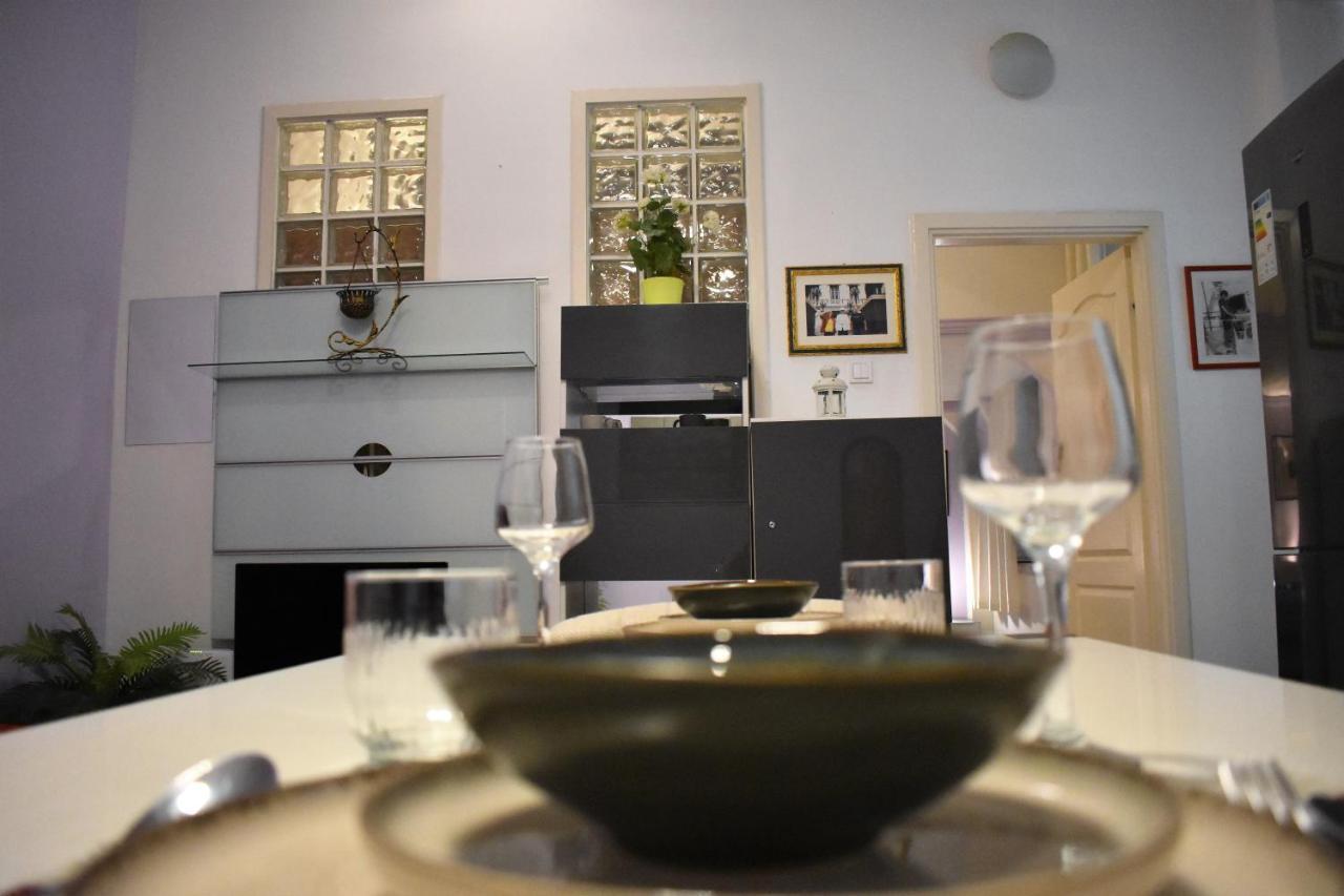 Yes, Yes! Lovely Apartment Good Amenities Budapest Center Exterior foto